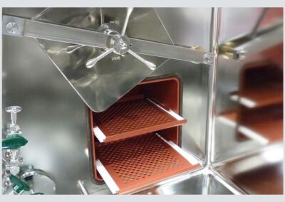 Farmaceutische droogovens – Sterilisator en incubator voor handschoenenkasten