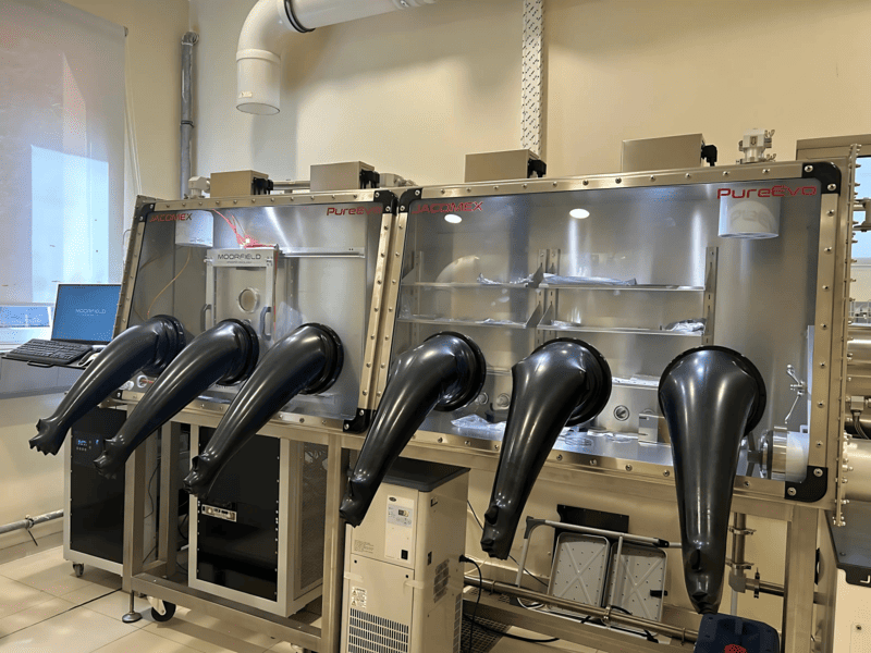 Handschoenenkast met geïntegreerde PVD Handschoenenkast met geïntegreerde PVD